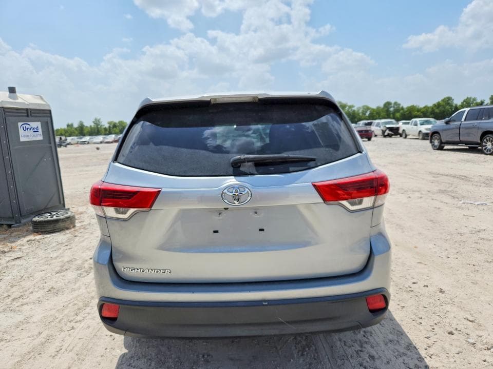 2019 TOYOTA HIGHLANDER LE 6