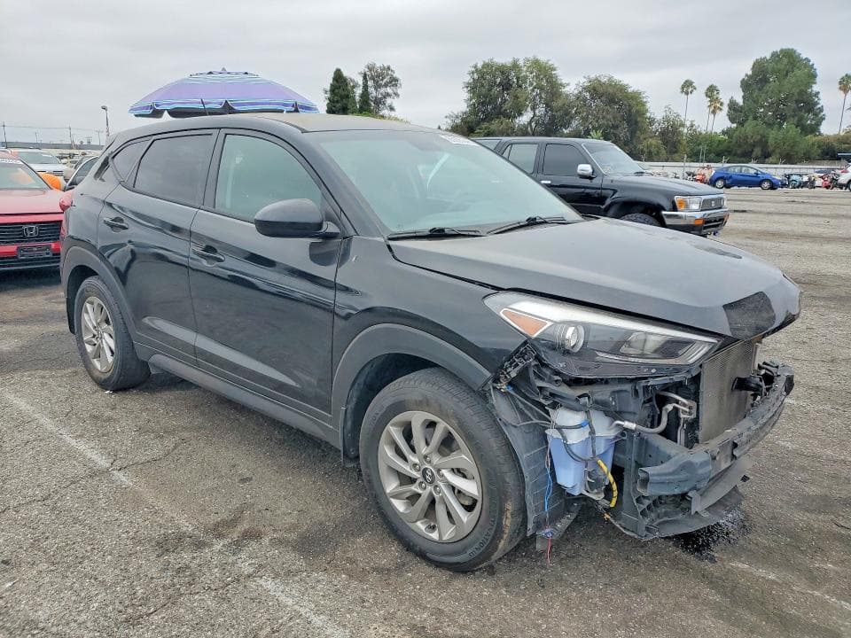 2017 HYUNDAI TUCSON SE 4