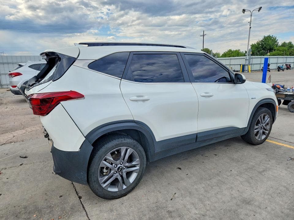 2021 KIA SELTOS S 3