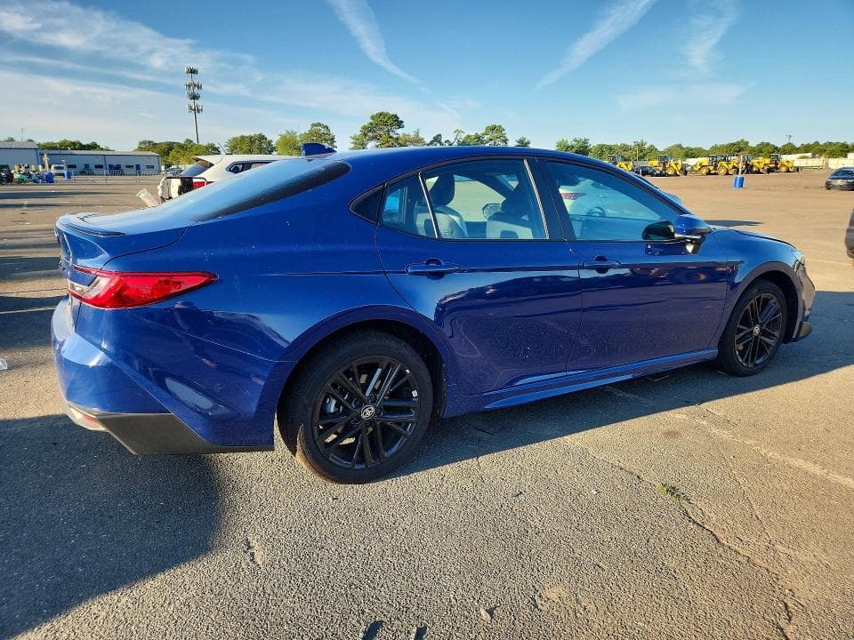 2025 TOYOTA CAMRY SE 3