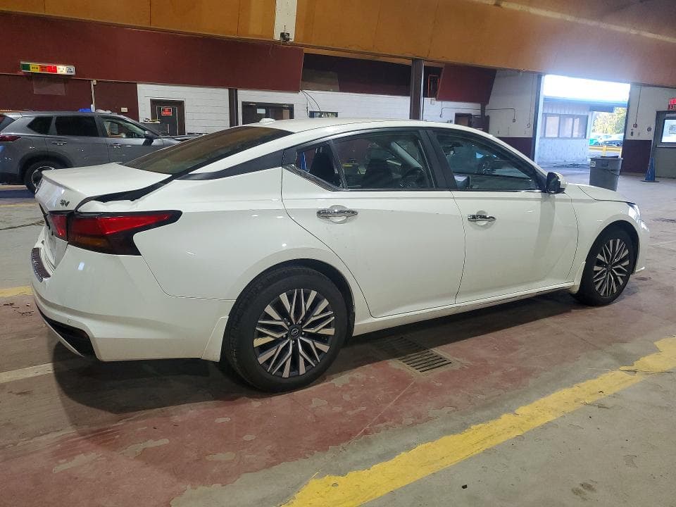 2023 NISSAN ALTIMA SV 3