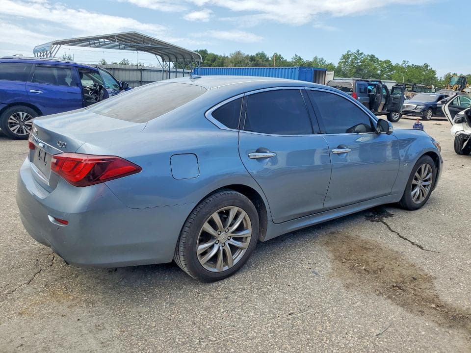 2018 INFINITI Q70 3.7 LUXE 3