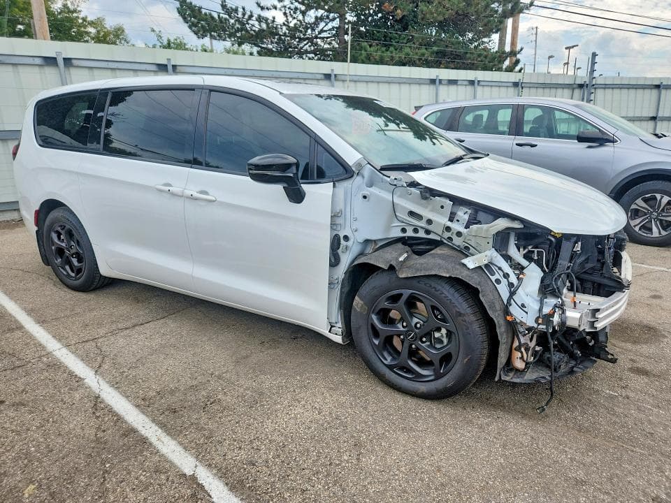 2023 CHRYSLER PACIFICA HYBRID LIMITED 4
