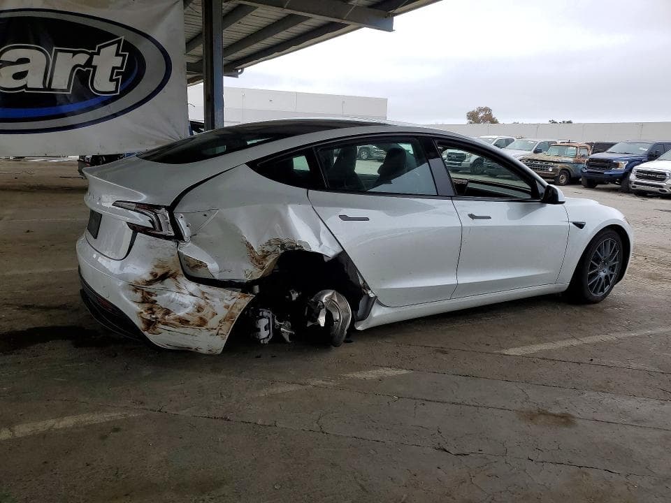 2025 TESLA MODEL 3 3