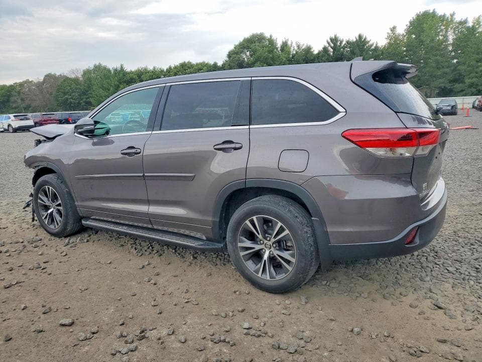 2017 TOYOTA HIGHLANDER LE PLUS 2