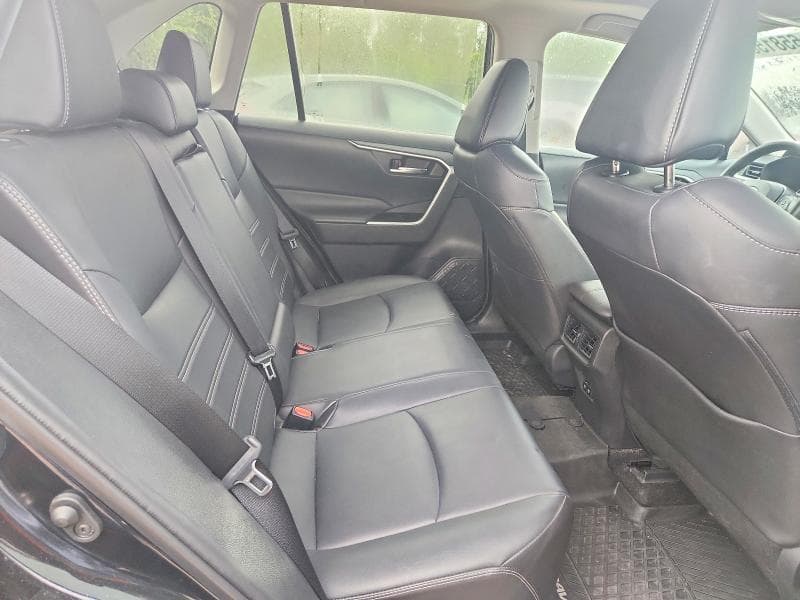 2020 TOYOTA RAV4 XLE 11