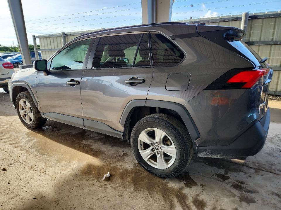 2021 TOYOTA RAV4 XLE 2