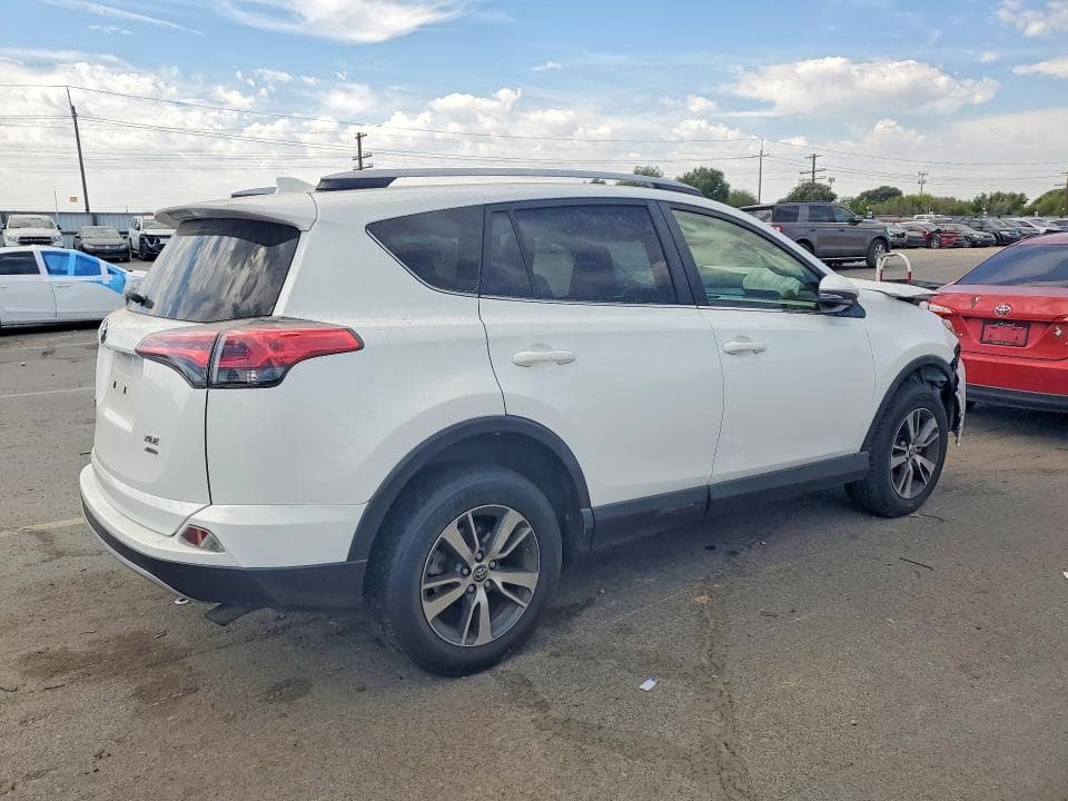 2018 TOYOTA RAV4 XLE 3
