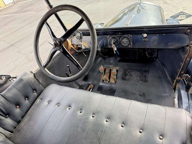 1924 FORD MODEL-T 9