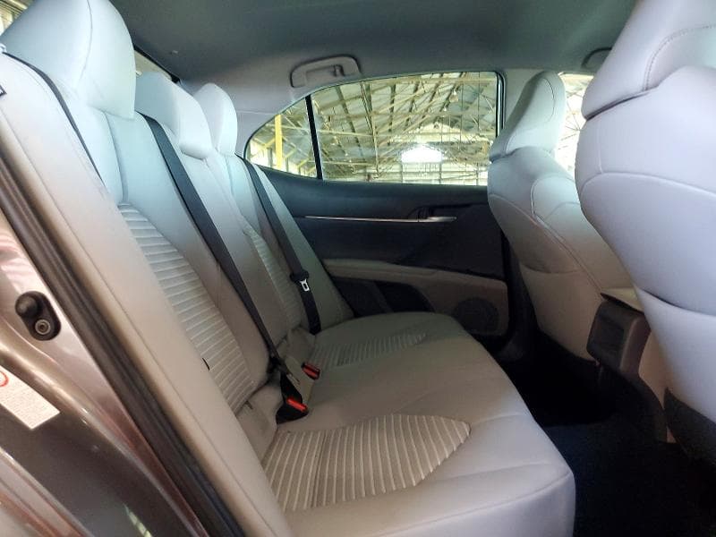 2018 TOYOTA CAMRY SE 10
