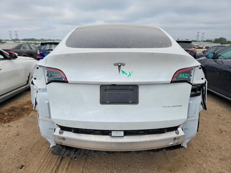 2024 TESLA MODEL Y 6