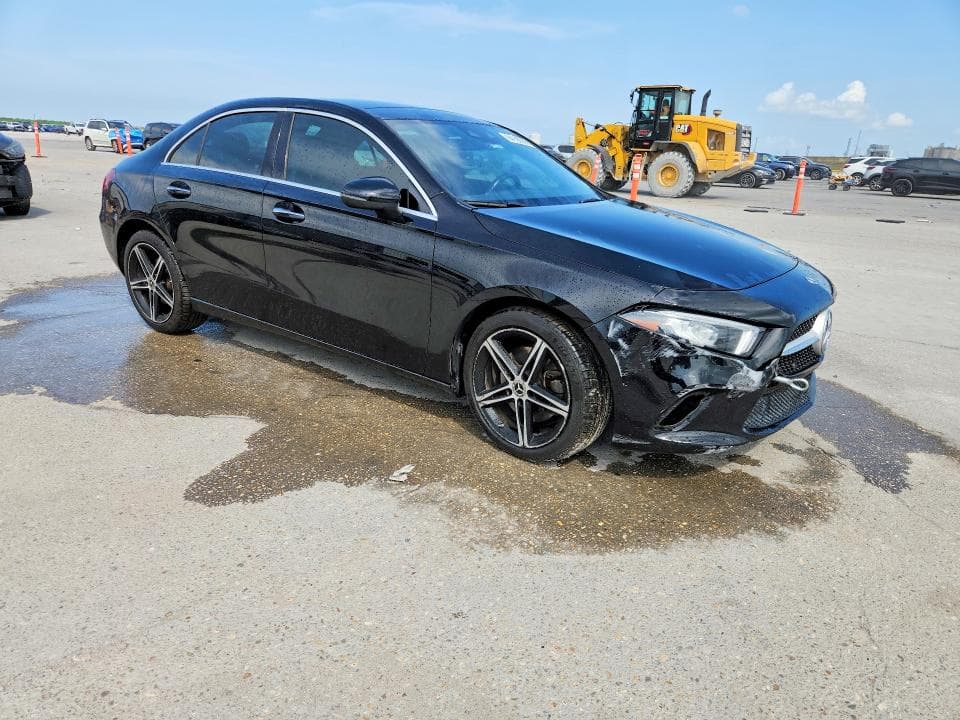 2019 MERCEDES-BENZ A 220 4
