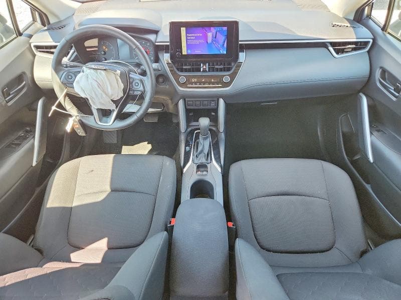 2024 TOYOTA COROLLA CROSS LE 8