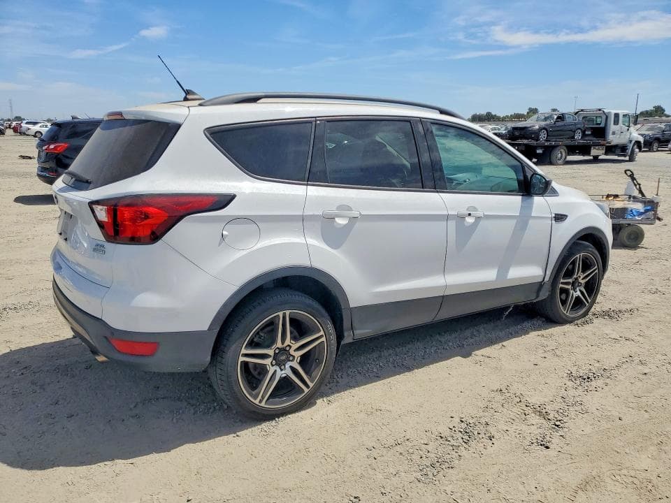 2019 FORD ESCAPE SEL 3