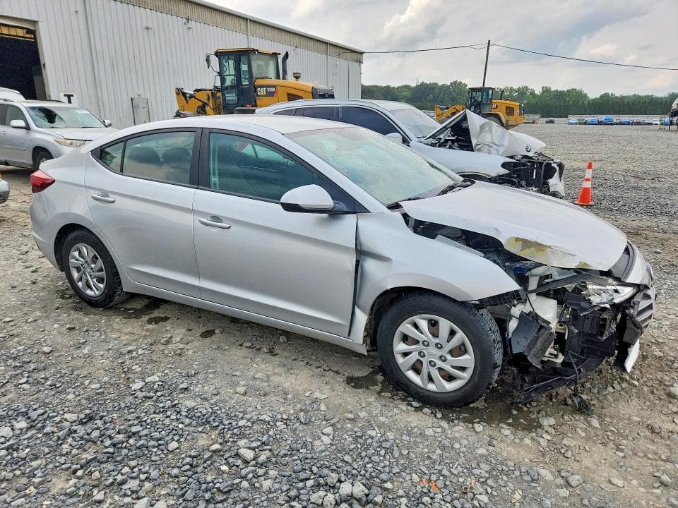 2019 HYUNDAI ELANTRA SE 4
