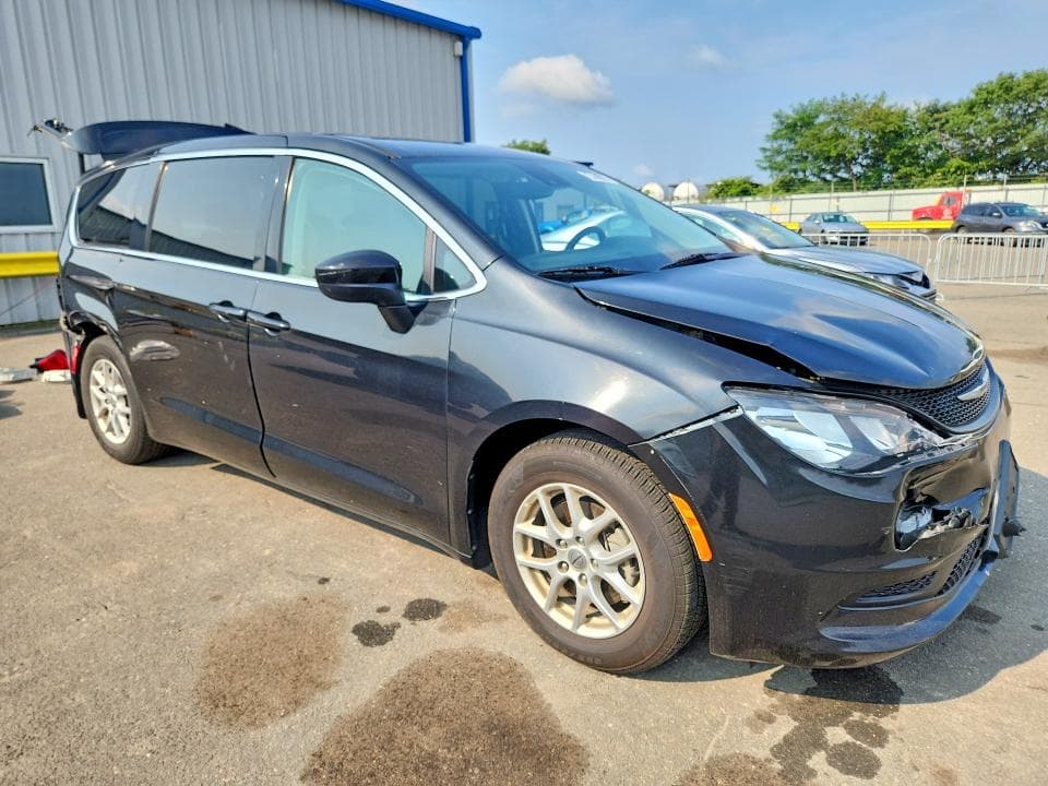 2023 CHRYSLER VOYAGER LX 4