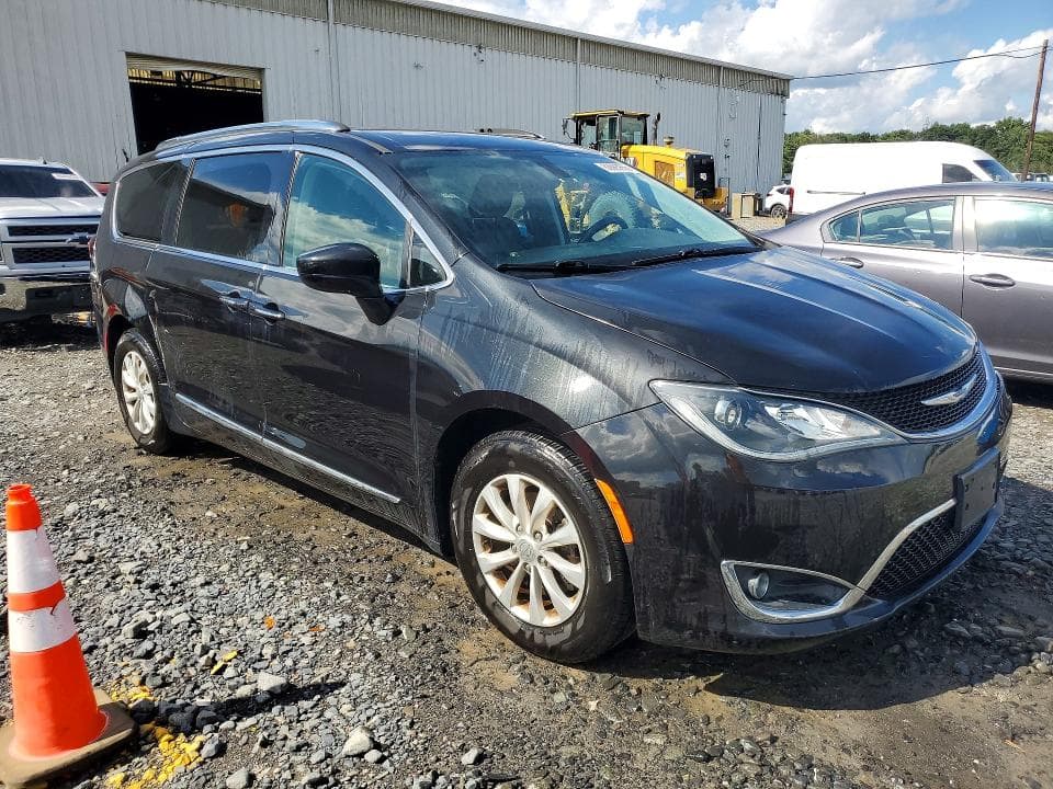 2019 CHRYSLER PACIFICA TOURING L 4