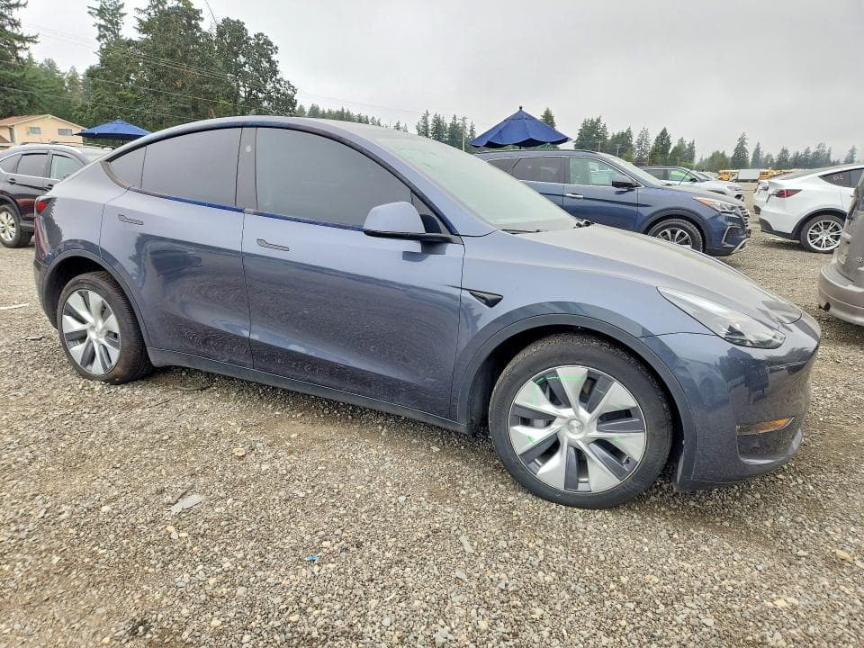 2023 TESLA MODEL Y 4