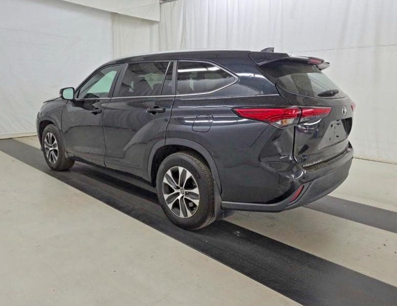 2023 TOYOTA HIGHLANDER XLE 3