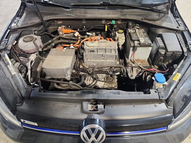 2019 VOLKSWAGEN E-GOLF SE 11