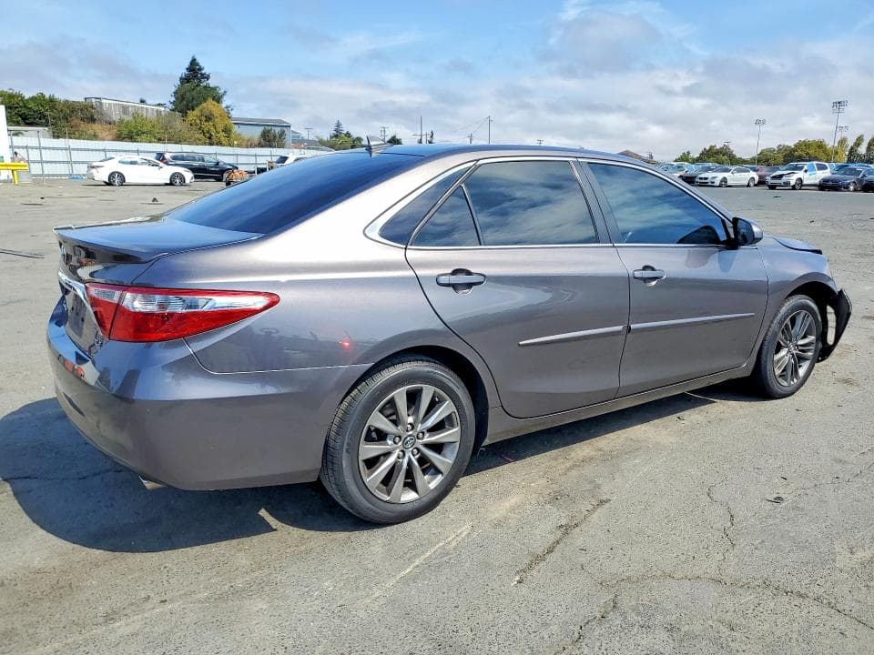 2017 TOYOTA CAMRY XLE 3