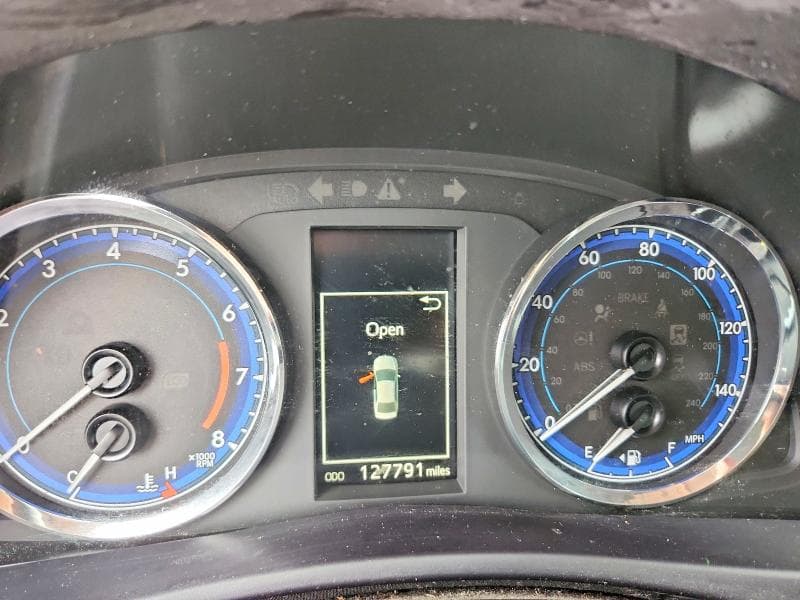 2017 TOYOTA COROLLA SE 9