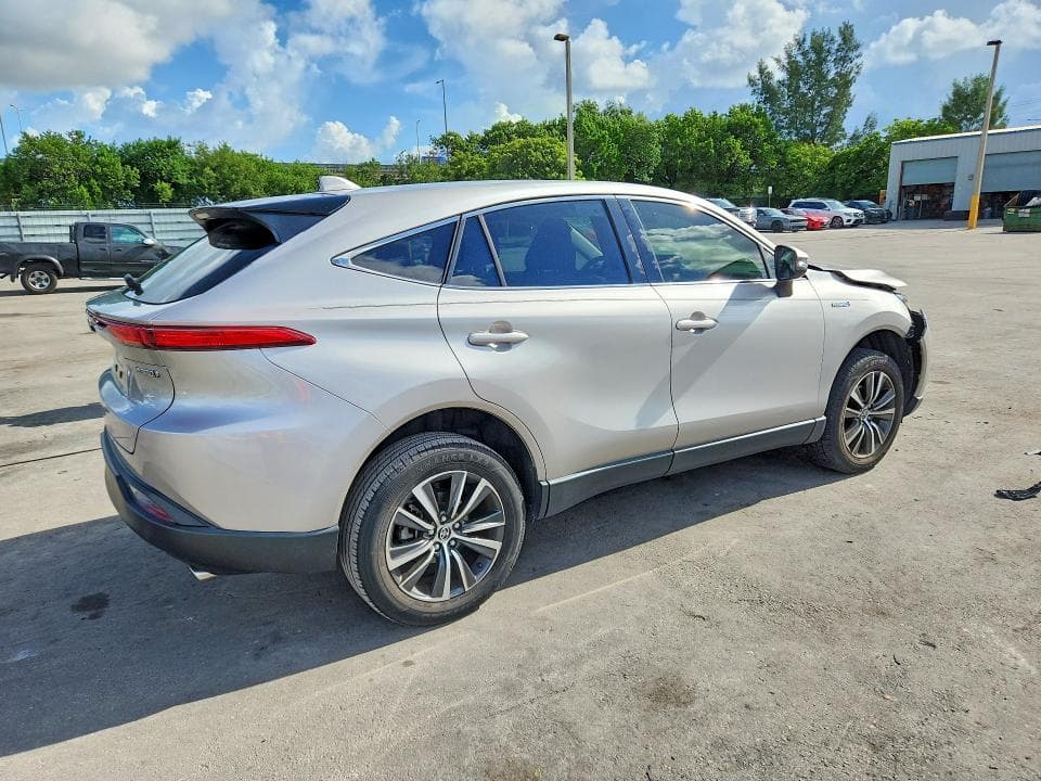 2021 TOYOTA VENZA LE 3
