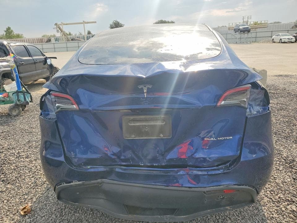 2024 TESLA MODEL Y 6