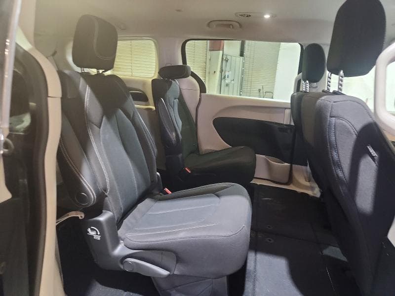 2023 CHRYSLER VOYAGER LX 11