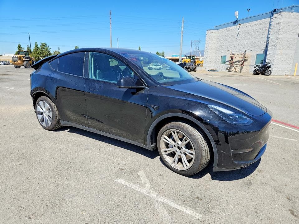 2023 TESLA MODEL Y 4