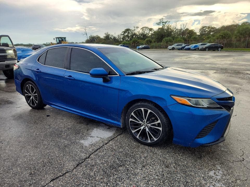 2019 TOYOTA CAMRY SE 4