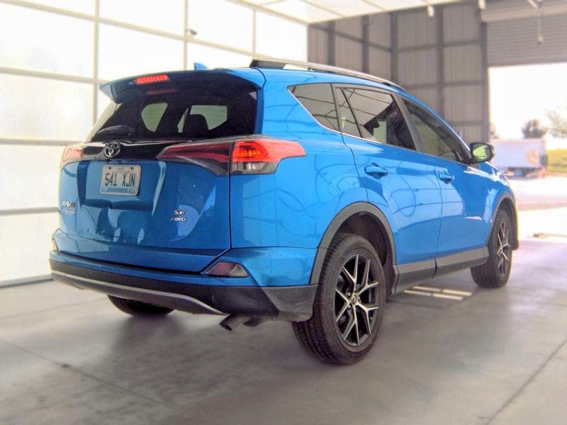 2017 TOYOTA RAV4 SE 4