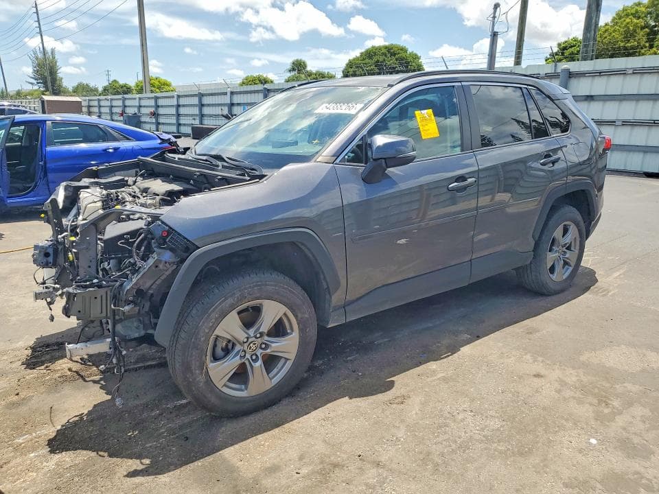 2022 TOYOTA RAV4 XLE