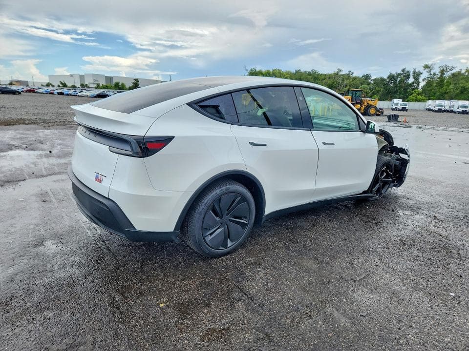 2026 TESLA MODEL Y 3
