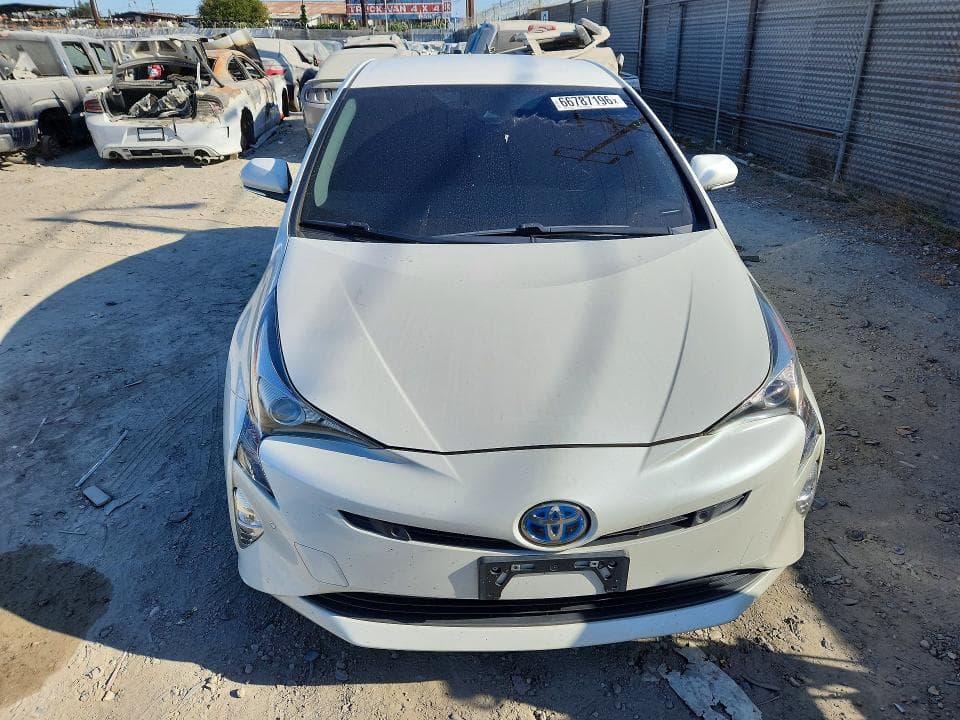 2018 TOYOTA PRIUS THREE TOURING 5