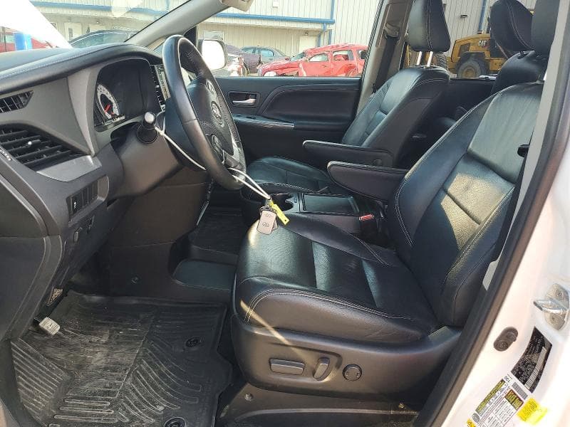 2018 TOYOTA SIENNA SE PREMIUM 8-PASSENGER 7