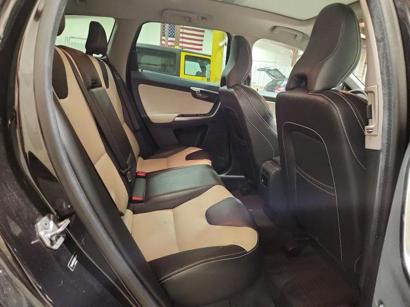 2017 VOLVO XC60 T6 DYNAMIC 11