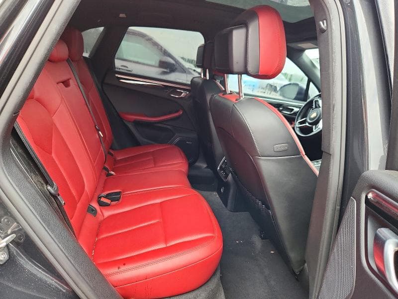2017 PORSCHE MACAN 10