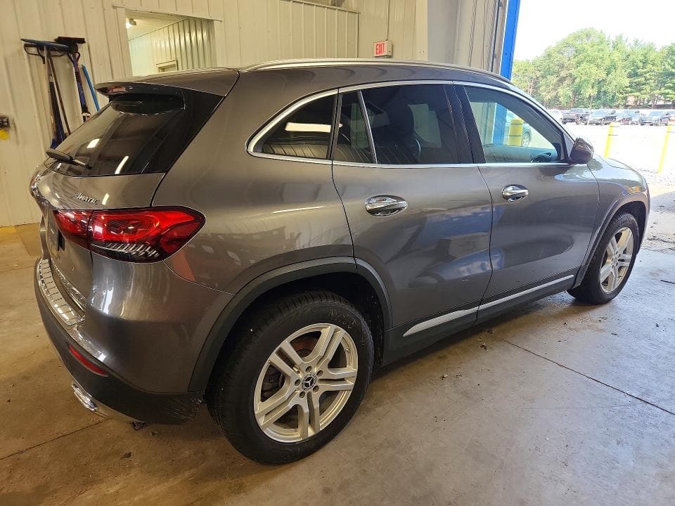 2021 MERCEDES-BENZ GLA 250 4MATIC 3