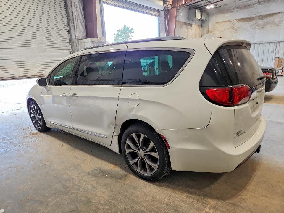 2017 CHRYSLER PACIFICA LIMITED 2