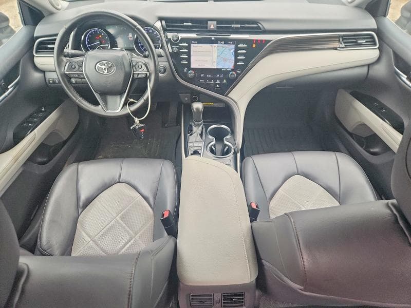 2019 TOYOTA CAMRY XLE 8