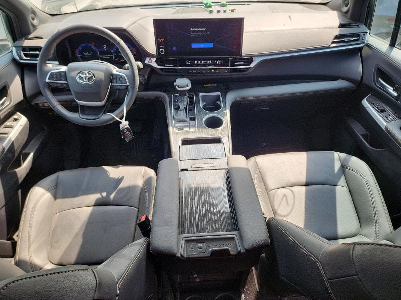 2025 TOYOTA SIENNA WOODLAND EDITION 8