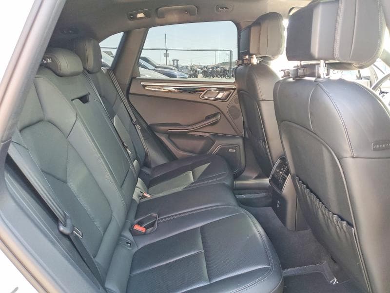 2021 PORSCHE MACAN 11
