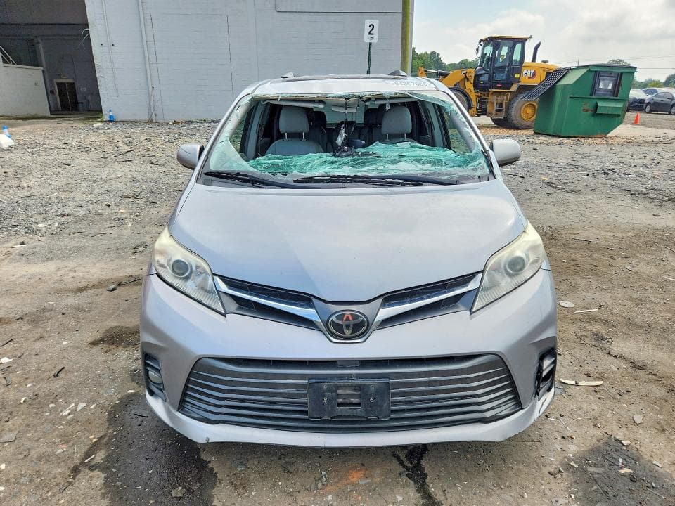 2018 TOYOTA SIENNA XLE 8-PASSENGER 5