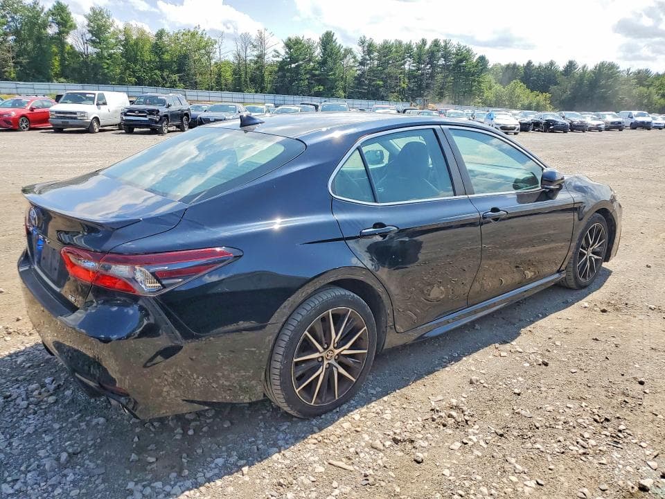 2021 TOYOTA CAMRY SE 3