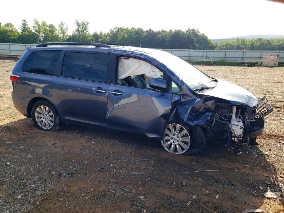 2017 TOYOTA SIENNA XLE 7-PASSENGER 4