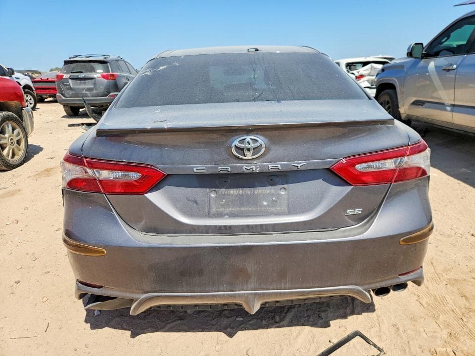 2018 TOYOTA CAMRY SE 6