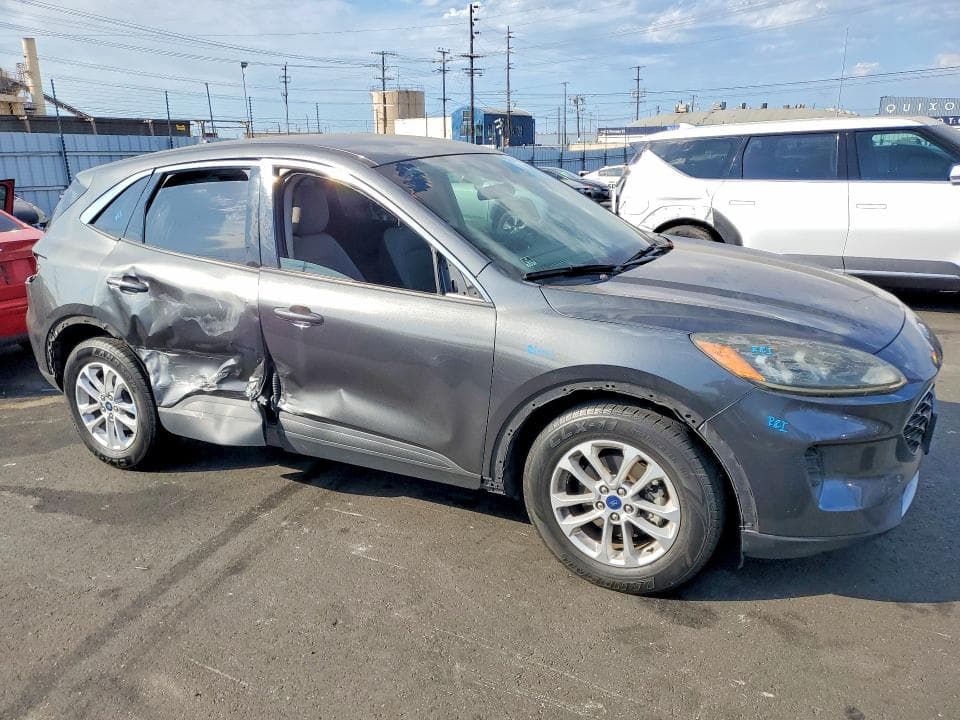 2020 FORD ESCAPE SE 4