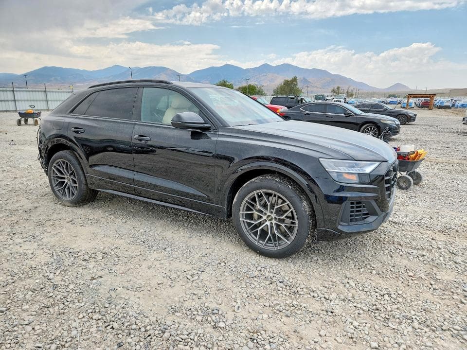 2023 AUDI Q8 PREMIUM 4