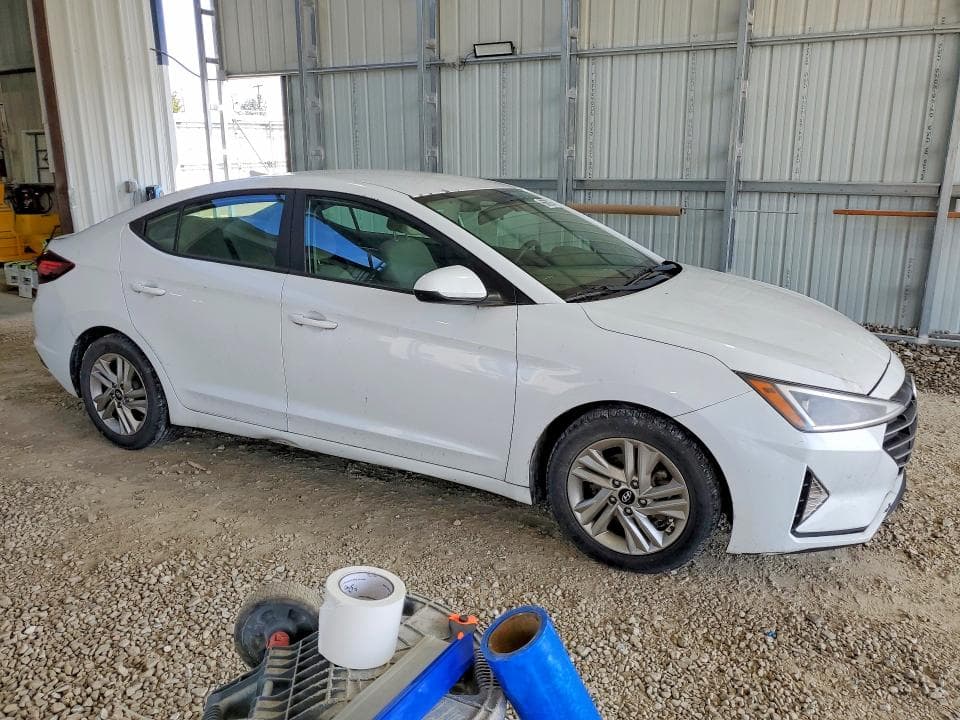 2019 HYUNDAI ELANTRA SEL 4